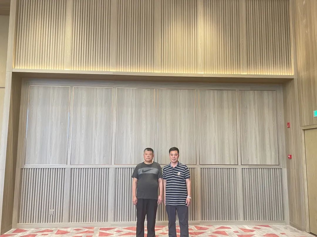 驕陽(yáng)似火，董事長(zhǎng)實(shí)地驗(yàn)收大型酒店工裝項(xiàng)目